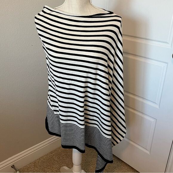 J. Jill Asymmetrical Navy & White Poncho - Picture 1 of 4